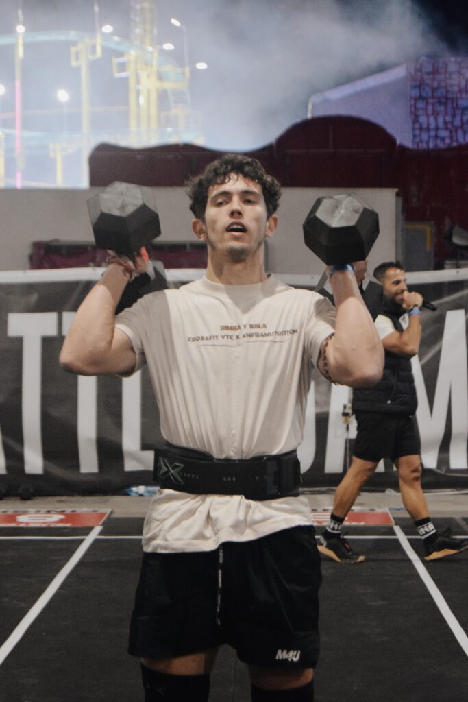 merino levantando mancuernas